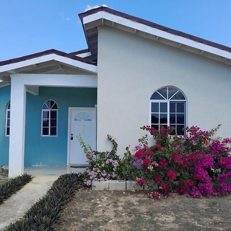 Loodik Vacation Home Brompton Manor Блэк-Ривер Экстерьер фото