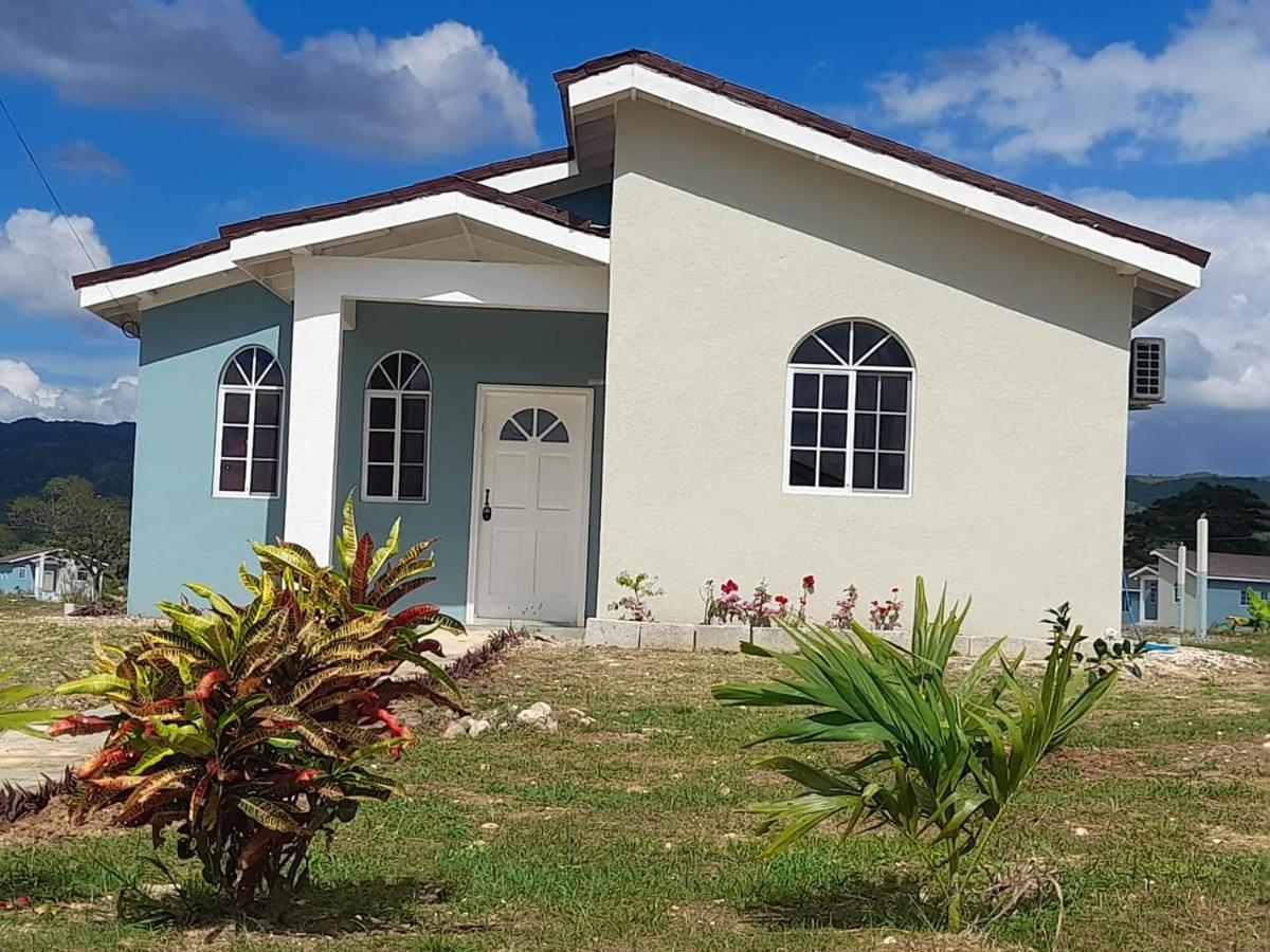Loodik Vacation Home Brompton Manor Блэк-Ривер Экстерьер фото