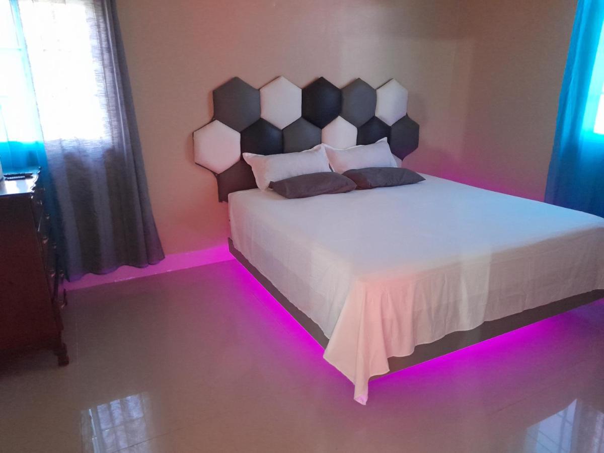 Loodik Vacation Home Brompton Manor Блэк-Ривер Экстерьер фото