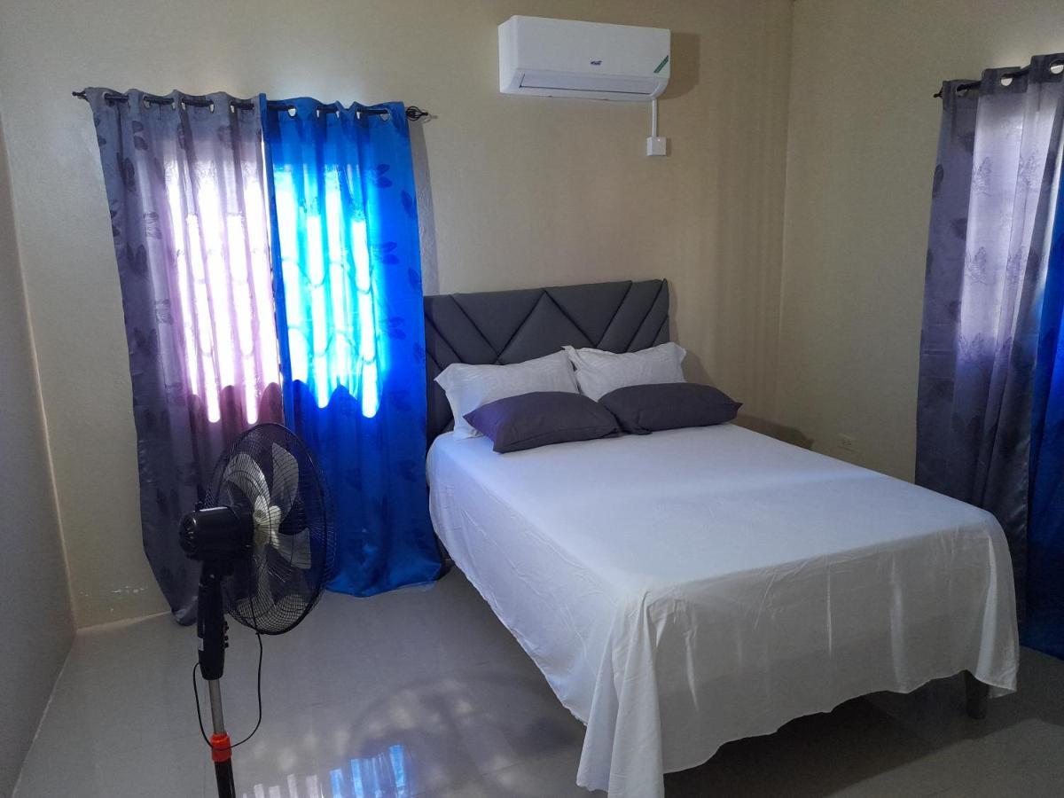 Loodik Vacation Home Brompton Manor Блэк-Ривер Экстерьер фото